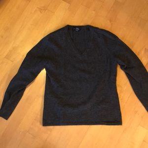 Lord & Taylor cashmere V-neck